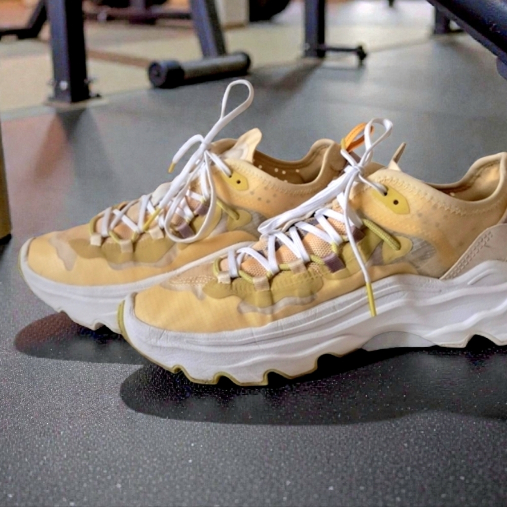 SOREL Women's Kinetic Breakthru Tech Sneakers SZ 9 Tranquil Yellow/Chalk EUC